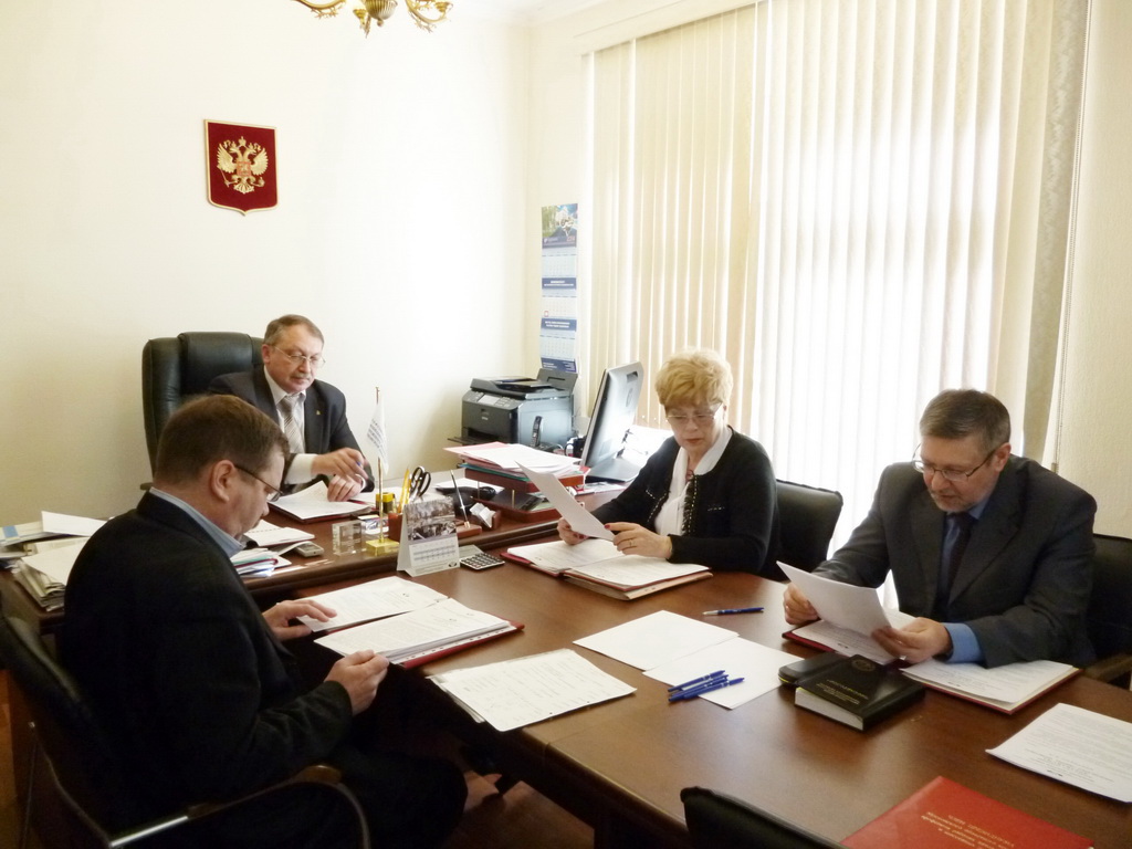 ростовский областной комитет кпсс. профсоюзы. вазухин борис николаевич председатель московский обком профсоюза. региональный комитет профсоюзов. профсоюз работников лесной промышленности.